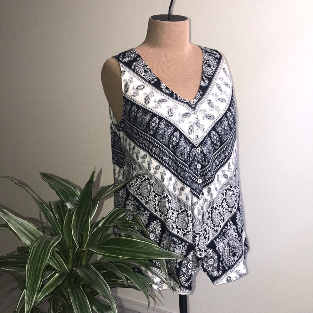 Navy Blue and White Print Sleeveless Blouse XL